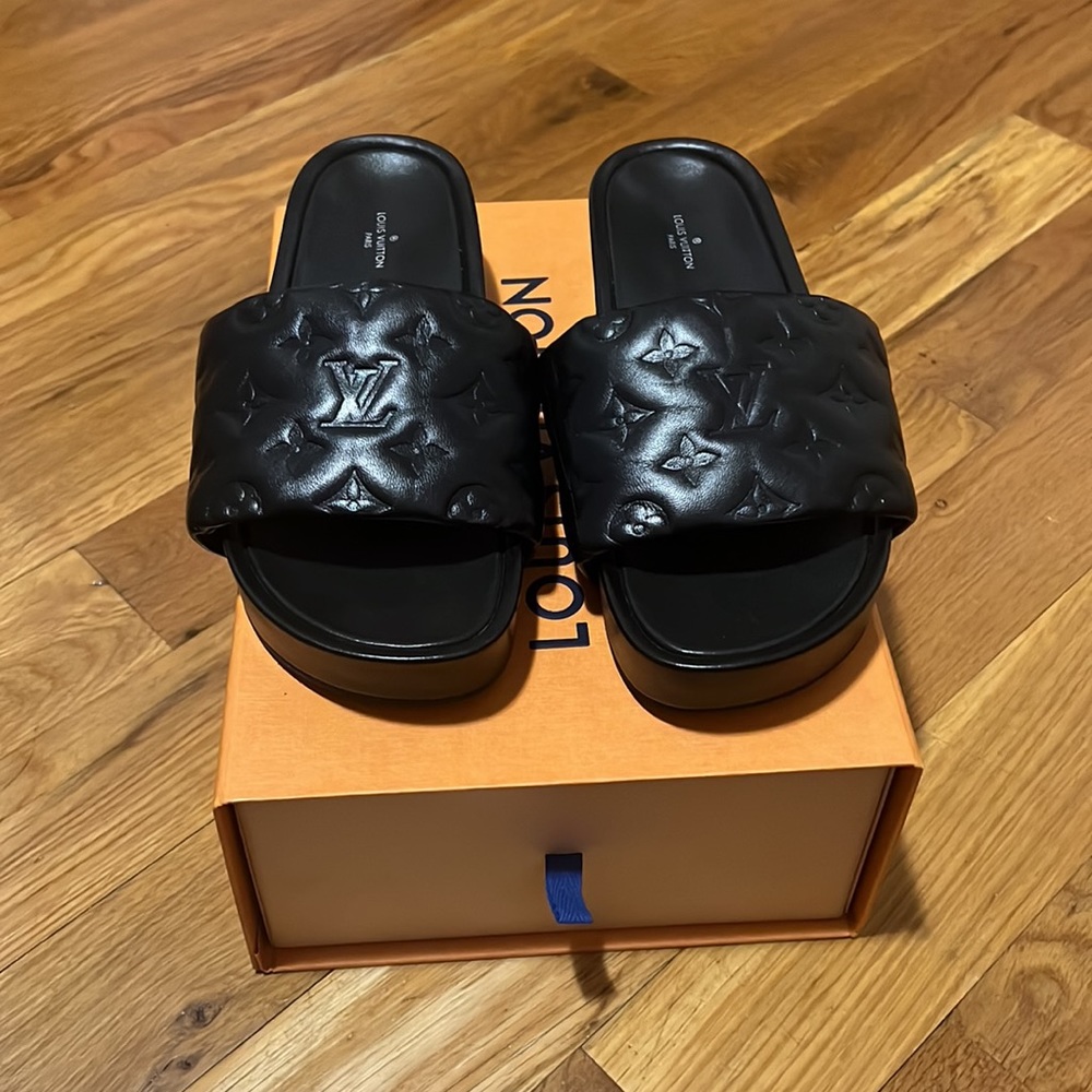 Louis Vuitton Jumbo Flatform Mule in Black Size 38.5